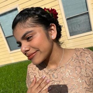 Meet your Posher, Yeny